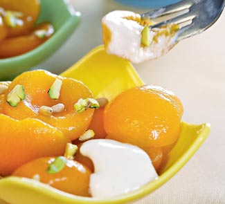 Рецепт - абрикосы в сиропе с густым йогуртом