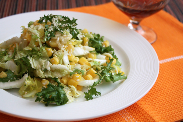 Рецепт - салат с кукурузой и кунжутом