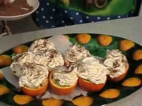 Рецепт десерта "фрукты под сливками в корке апельсина"